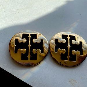 Tory Burch shoe emblem